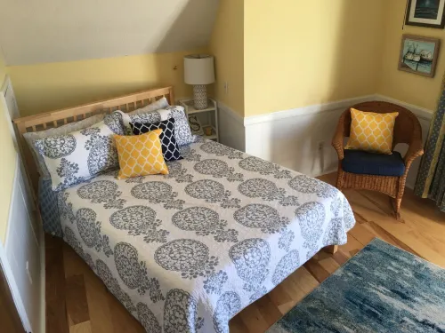 Oceanfront - Sunny inside and out!