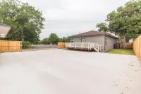 5 Star! 3Bed 4Bath 1mileATnT Stadium Globe LifePark SixFlagsHurrHarb Texas Live!