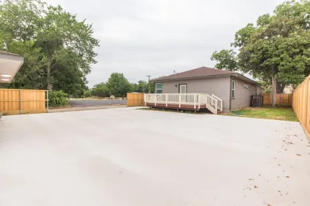 5 Star! 3Bed 4Bath 1mileATnT Stadium Globe LifePark SixFlagsHurrHarb Texas Live! Отели рядом с достопримечательностью «Университет Техас в Арлингтон»