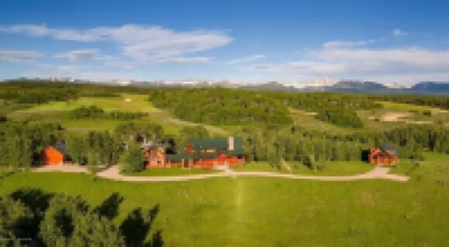 Beautiful upscale retreat for travelers who value beauty and seclusion.