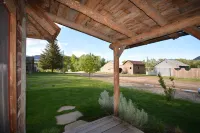 Authentic Custom Cabin, 17 miles from Yellowstone National Park