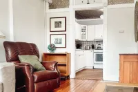 The Walnut: 1-Bedroom 2nd floor apartment in Downtown Champaign