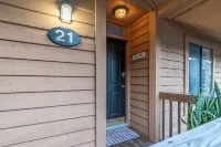 Gorgeous Waterfront Battery Creek Retreat
