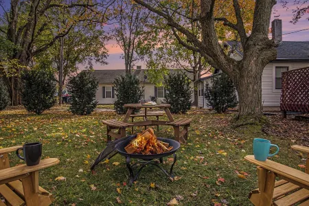 GAME DAY Haven: Sleeps 10, Near Notre Dame & DT!