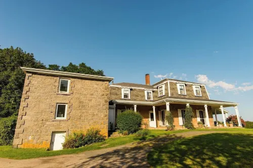 Elegant Bayview Victorian Home; walk to beach