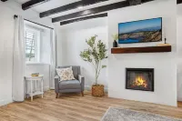 King Bed, Cozy Patio Fire-Pit Area