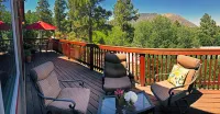 Mountain View Retreat Close to Downtown Flagstaff, Big Deck, Trails Nearby!