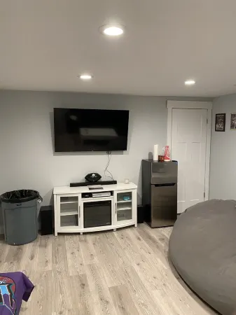 Nice, New 2 Bedroom, Orem State Street, close to UVU/BYU Отели в г. Орем