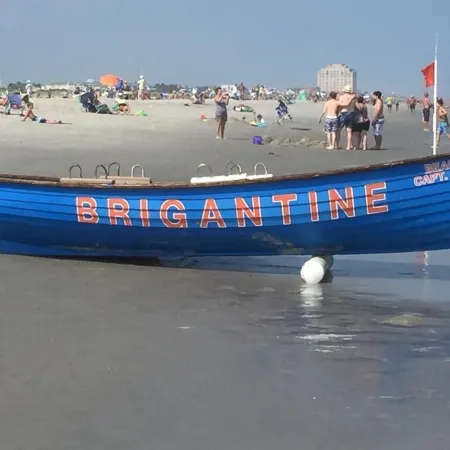 Brigantine Top Location Near Beach, Eateries, Casinos! 12 Noon Checkout. Dogs OK