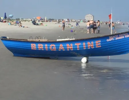 Brigantine Top Location & Near Beach, Eateries, Casinos! 12 Noon Chkout. Dogs OK