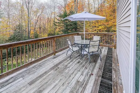 Okemo mountain house with private hot tub Отели в г. Ладлоу