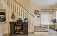 Schuss Village Golf, Close to Lakes, Pools, 3 Bedrm 2 Bath Sleeps 8!