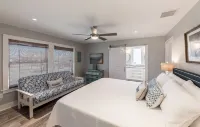 The Mermaid House on Key Allegro, waterfront, Open Bay views, sleeps 12-14 Hotels near Treasure Islander Shop