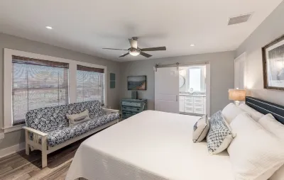 The Mermaid House on Key Allegro, waterfront, Open Bay views, sleeps 12-14