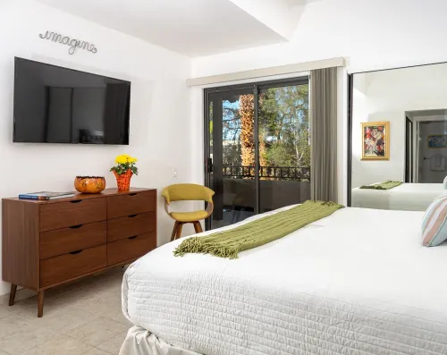 Stylish & Elegant Condo at the Beautiful Oasis Resort in South Palm Springs