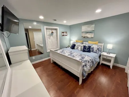 Coldwater Lake - Perfect for Large Gatherings Отели в г. Branch County