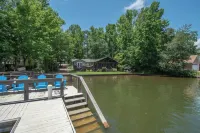 Private Boat Ramp, Dock, Pet Friendly, Screen Porch, Firepit, Fish, Kayak, Relax
