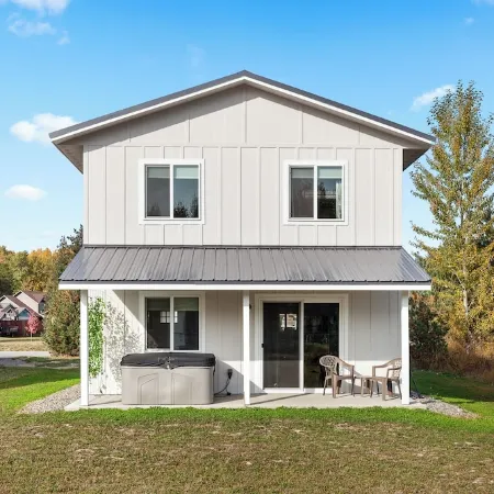 Mtn View Getaway - w/ Hot Tub, Close to Schweitzer