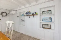 Best house in Old Orchard Beach..STEPS/BEACH,  surf!!!! 4 bedroom