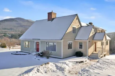 Spacious Ski Getaway • Mtn Views • Sleeps 12 Hotels near Grand view Farm