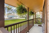 Pet friendly 5 mins to beach & Parris Island