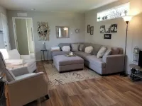 NW Retreat, Convenient 3 Block Walk to Main Street