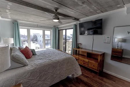 Sandpiper Dunes Unit 301, 58th St, on the Beach, Pool, Fully Renovated