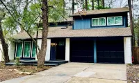 House 3-bedroom 2,5 Baths FREE Garage Parking with WiFi and AC, Washer, Dryer