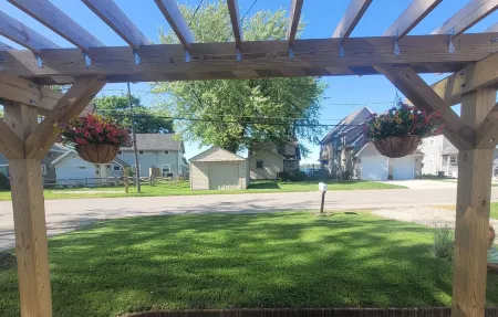 Pergola Place - Lake Access, 2 Bedroom, Sleeps 5, Pet Friendly