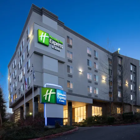 Holiday Inn Express & Suites SEATTLE-SEA-TAC AIRPORT by IHG
