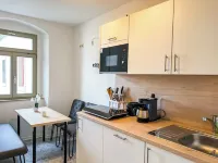 Central apartment for 4 people with kitchen, WiFi & private parking space