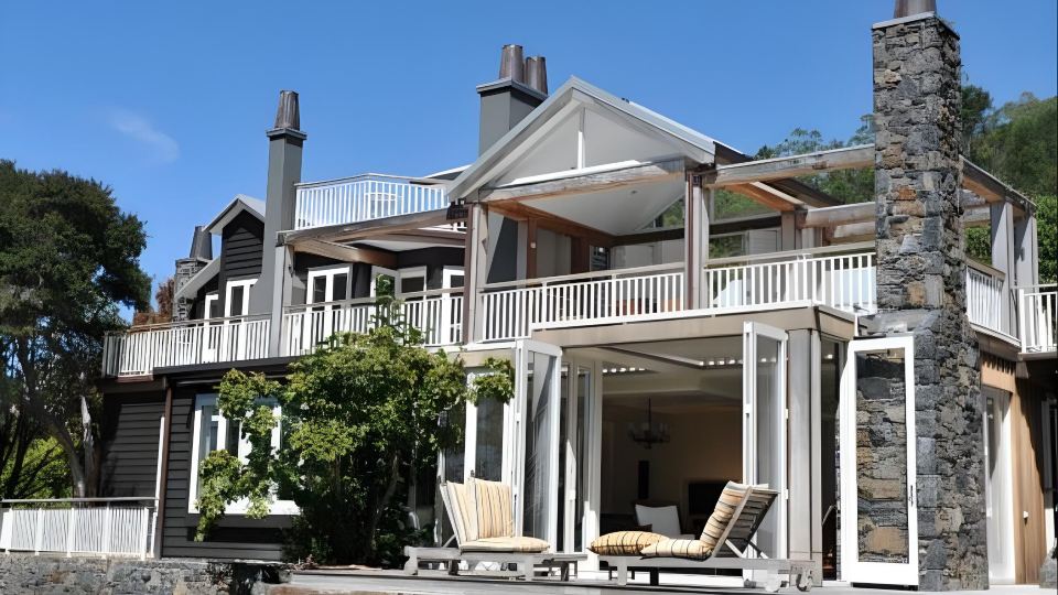 970 Lonely Bay Lodge