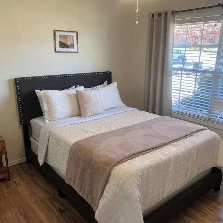 Cozy Central Home by CoxHealth & MSU - Fenced Yard