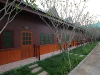 PK Resort Hotels in Pak Phraek
