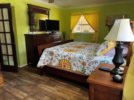 3 bed 2 bath minutes from the beach!