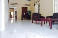 RedDoorz Syariah at Griya Soeratin Pacitan