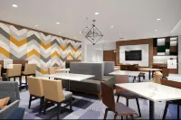 La Quinta Inn & Suites by Wyndham Austin South Hotels in Austin