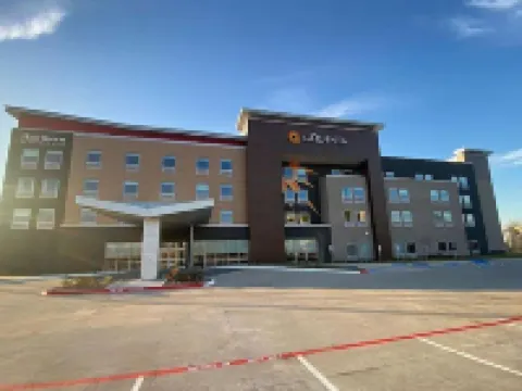La Quinta Inn & Suites by Wyndham DeSoto Hotels in DeSoto