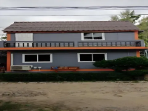 哈羅麼麼旅館