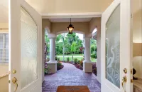 Beautiful home located near Warm Mineral Springs.