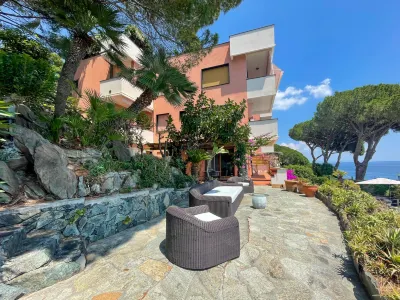 WeSea Hotel in zona Nautilus Beach