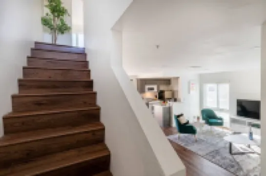 New Renovated Spacious 3 beroom 2 bath near DT Alhambra