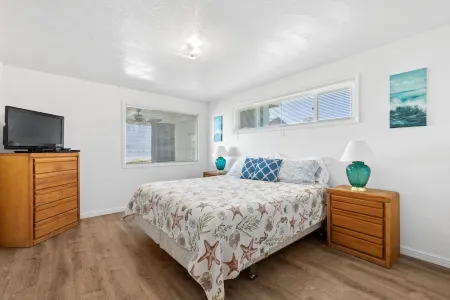 Coastal Cove Beach Bungalow! Beach Walks, Whale Watching, Agatha Hunting & More!