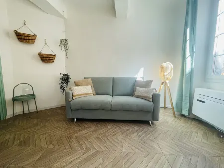 Logement au Coeur du Village Pour 6 « Cocon Sauge » Отели в г. Котиньяк