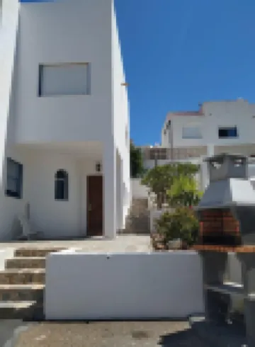 House and garden, quiet area, near the beach 聖何塞酒店