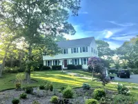 POOL, LARGE NEWLY RENOVATED: 4+ Bedroom, lots of room