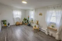 Pet Friendly*Pool Table*Heated Patio Green Door Getaway @ New River Gorge NP