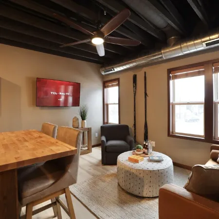 1 BDRM Downtown Minocqua! Perfect for couples or work trips!