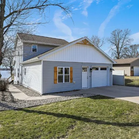 Lux Designer Lakefront Home with Views, Firepit, Dock, Kayaks, and up to 2 Dogs