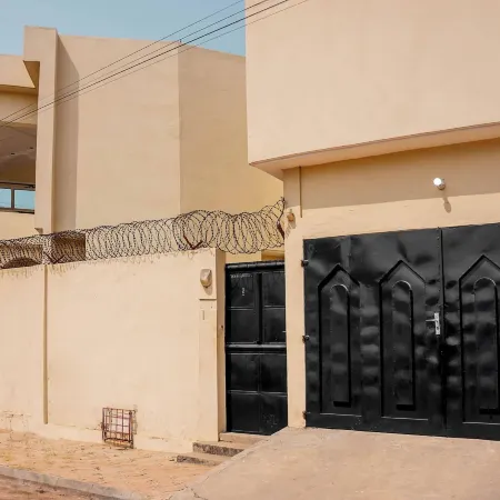 Apartment Sleeps 6 with Free Parking